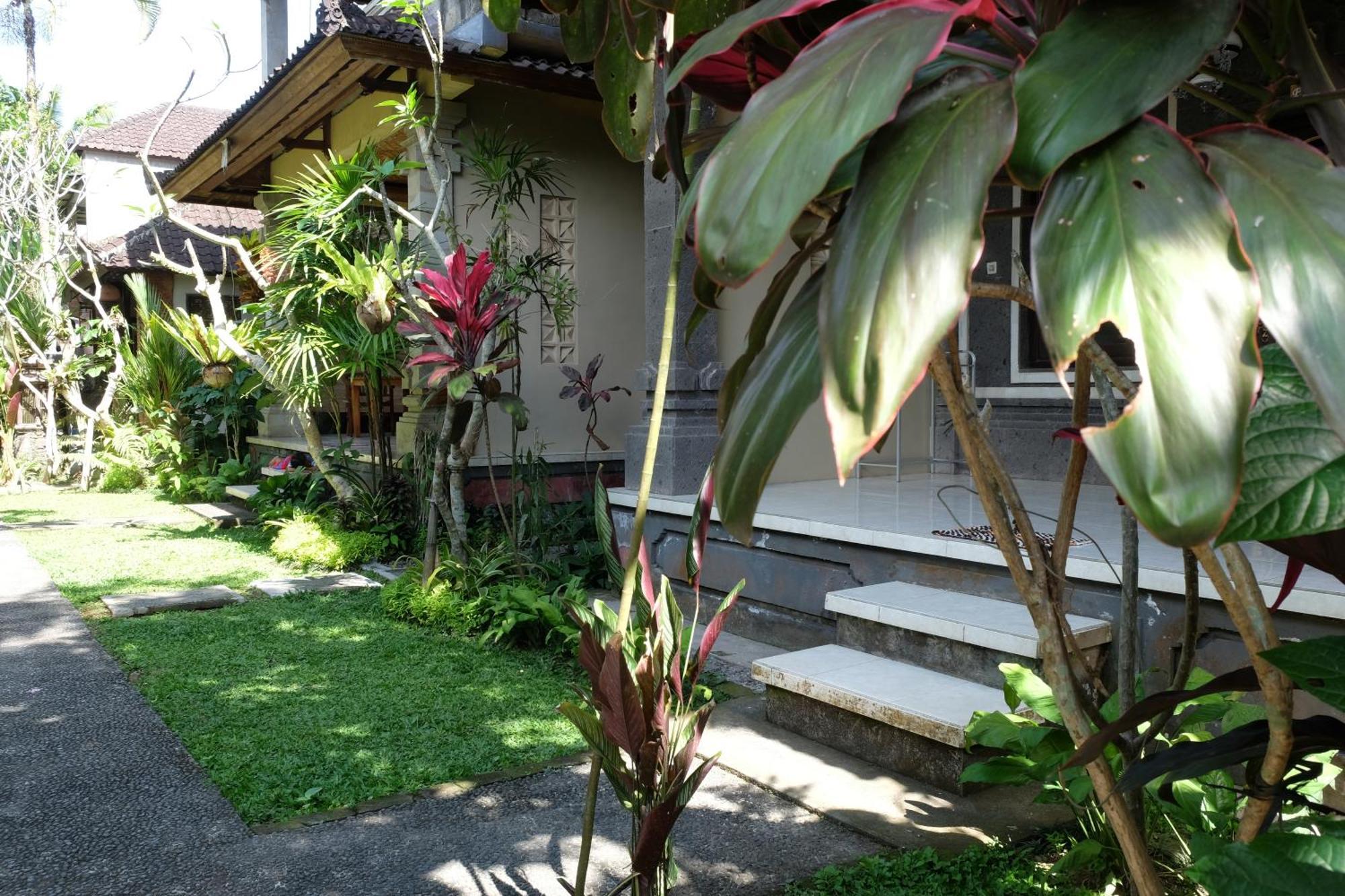 Suastika Guest House Ubud Exterior photo
